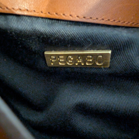 Elegant Brown Leather Handbag - Picture 10 of 10